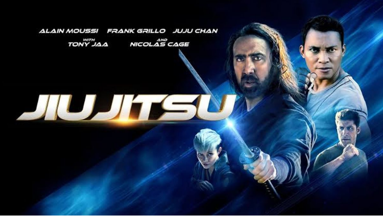 Poster film Jiu Jitsu menampilkan Nicolas Cage berambut panjang memegang pedang katana di tengah, didampingi Tony Jaa di sisi kanan dan Frank Grillo di sisi kiri bawah, dengan latar belakang cahaya biru futuristik dan deretan nama pemain di bagian atas.