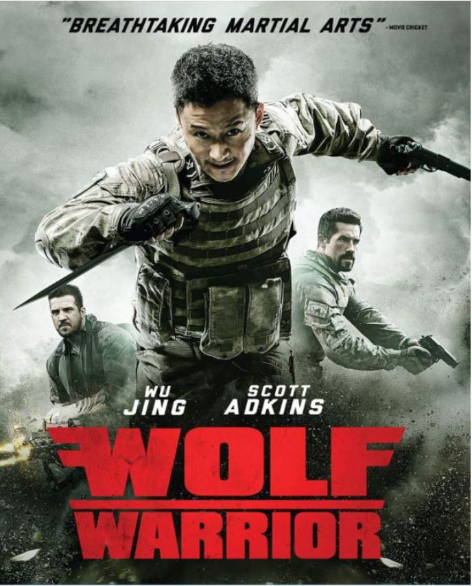 Poster film Wolf Warrior menampilkan Wu Jing berlari dengan pisau dan Scott Adkins dengan senjata di latar aksi militer
